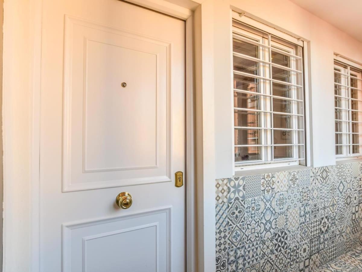 Apartamento En La Plaza De Lavapies Para 4 Personas Мадрид Экстерьер фото